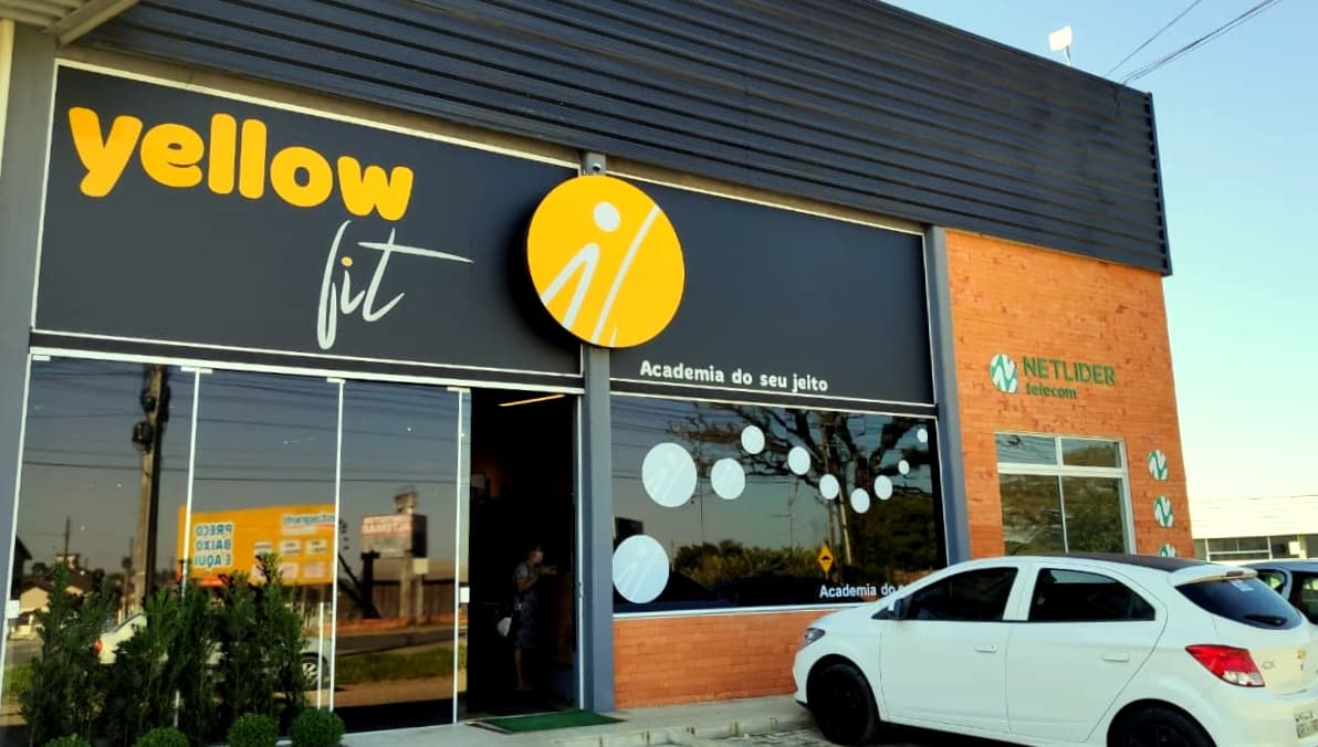 Fachada real da academia Yellow Fit em Forquilhinha